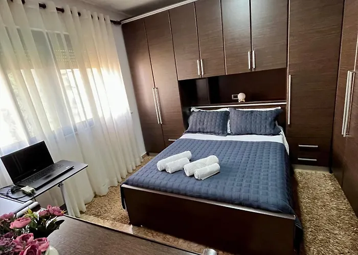 Center Tourist * 티라나